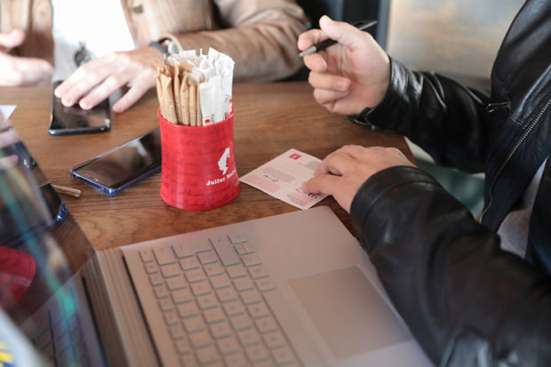 Julius Meinl: “Платите кафу стихом”